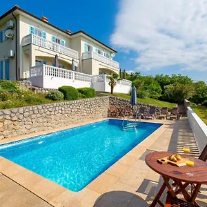 https://casa-albertina-135s.in-istria.net